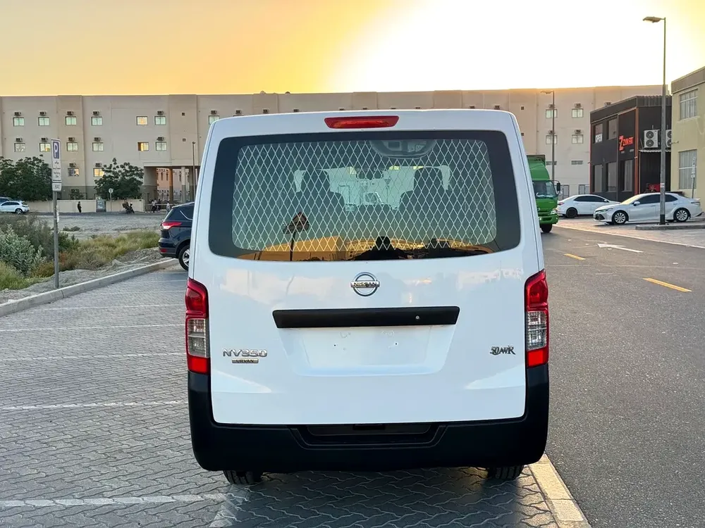 Nissan Urvan NV350 2018 GCC Specs - Well Maintained - Image 5