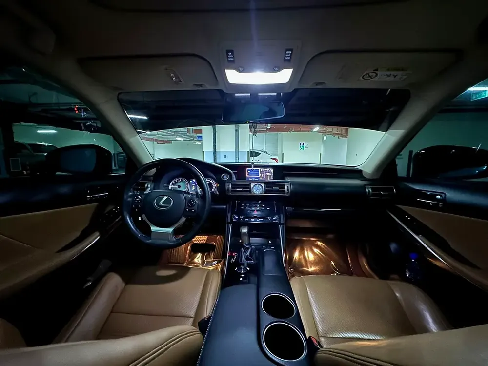 Lexus IS 350 PLATINUM 2014 | GCC Specs | BLIND SPOT - Image 4