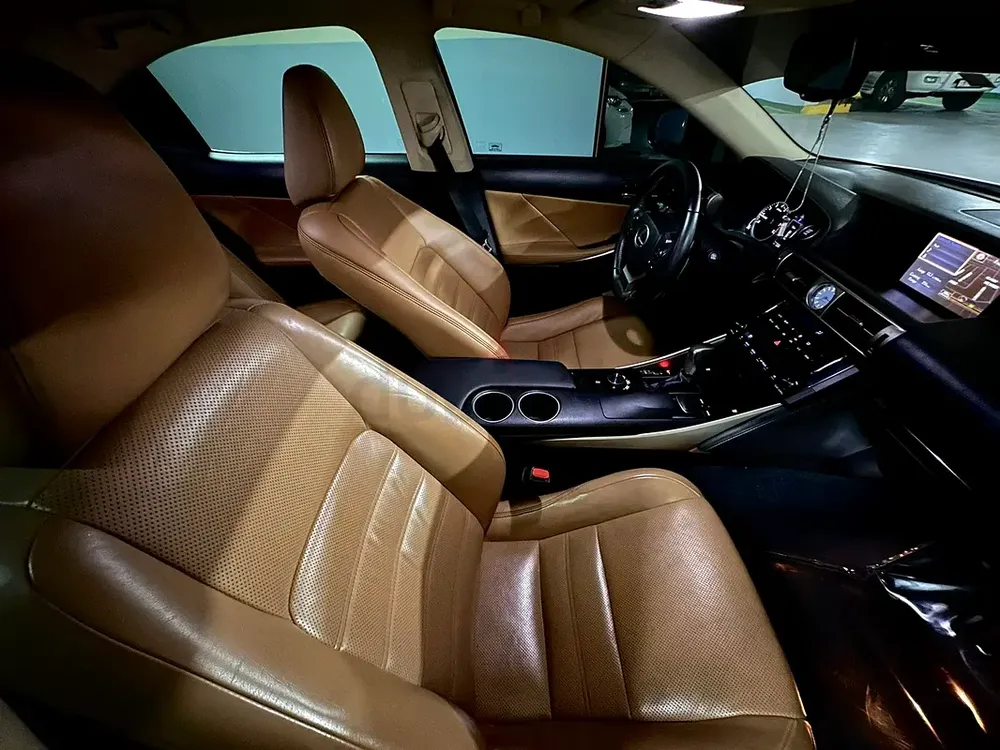Lexus IS 350 PLATINUM 2014 | GCC Specs | BLIND SPOT - Image 6