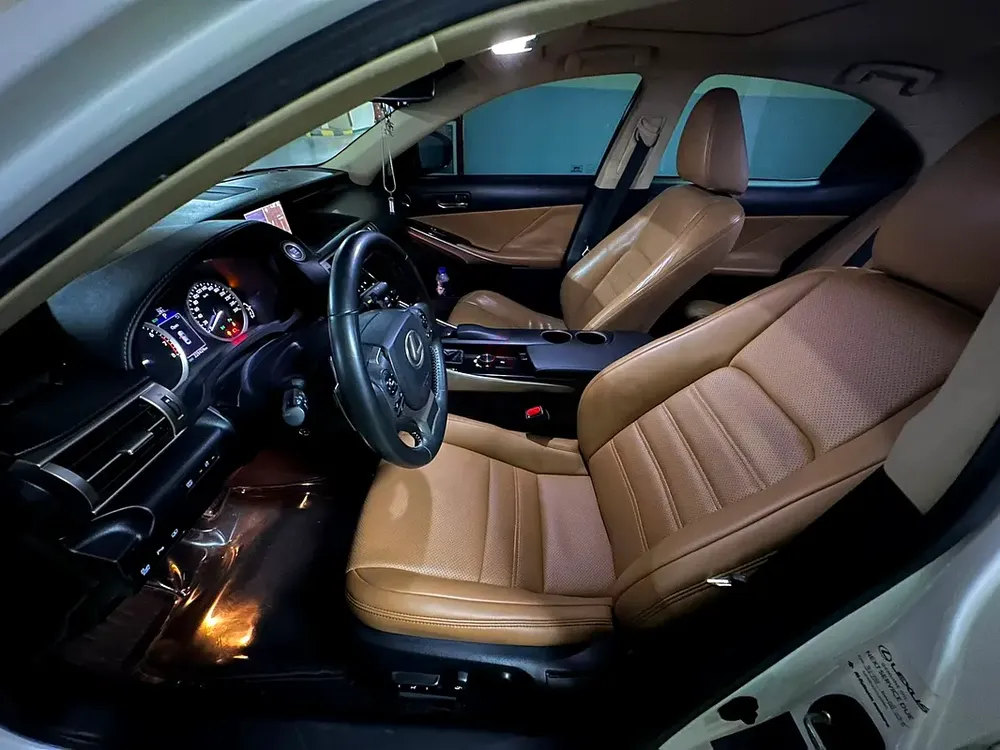 Lexus IS 350 PLATINUM 2014 | GCC Specs | BLIND SPOT - Image 7