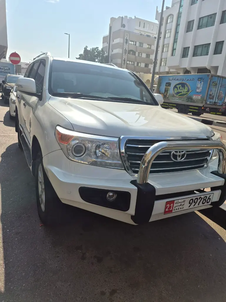 Toyota Land Cruiser 2014 in excellent condition - Image 4