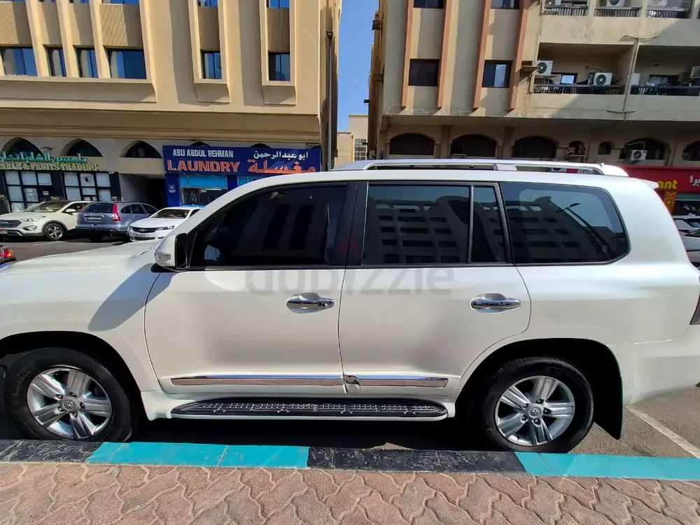 Toyota Land Cruiser 2014 in excellent condition - Image 5