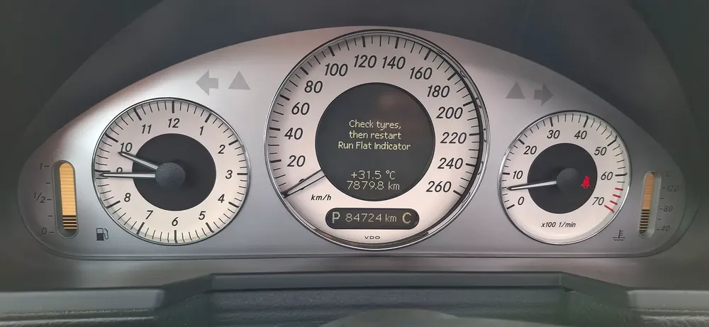 Mercedes Benz E350 model 2008 good condition input Japan - Image 19