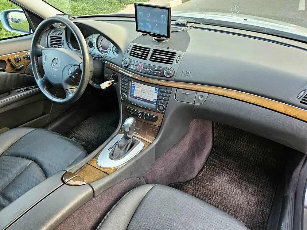 Mercedes-Benz E-Class E 350 2006 | Japanese Specs | Pristine Condition - Image 8