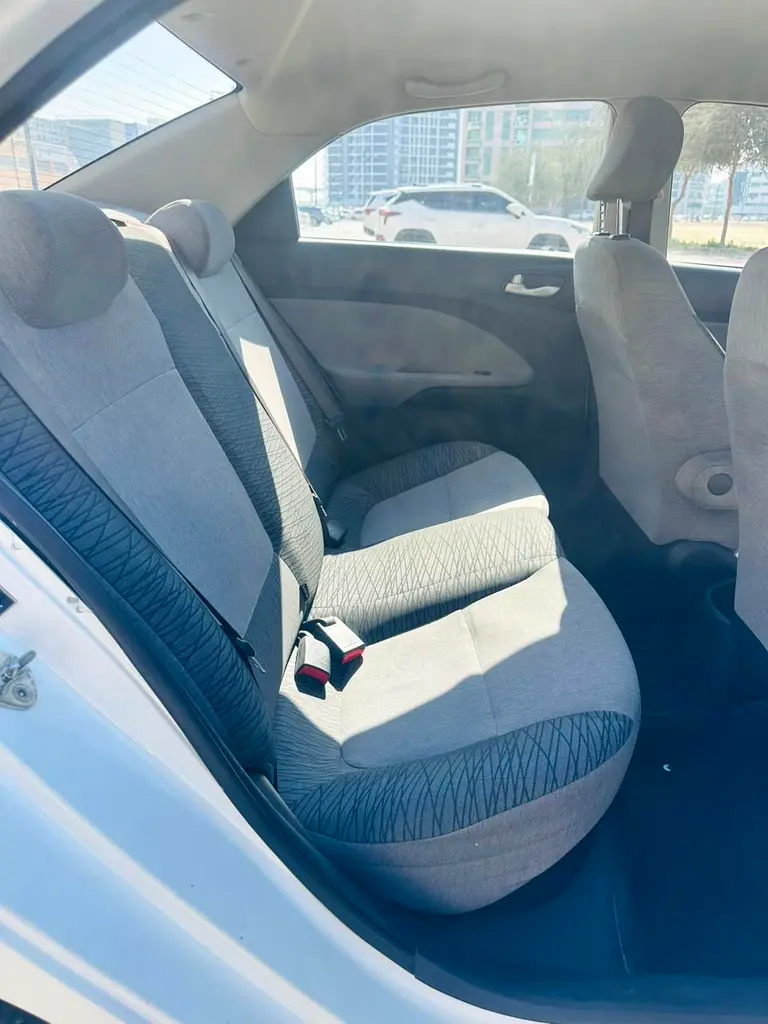 Kia pegas 2020 Mid Option GCC - Image 9