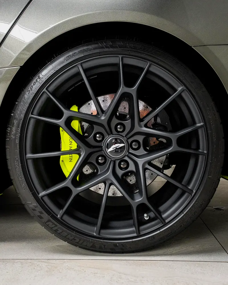 Aston Martin Rapide AMR, GCC Specs, Low Mileage, Fully Original - Image 20