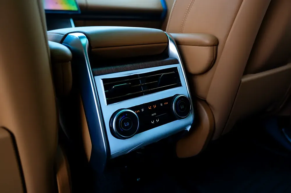 2025 Land Rover Range Rover SE - GCC Specs - Brand New - Image 14