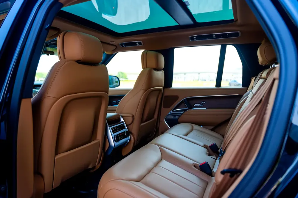 2025 Land Rover Range Rover SE - GCC Specs - Brand New - Image 9