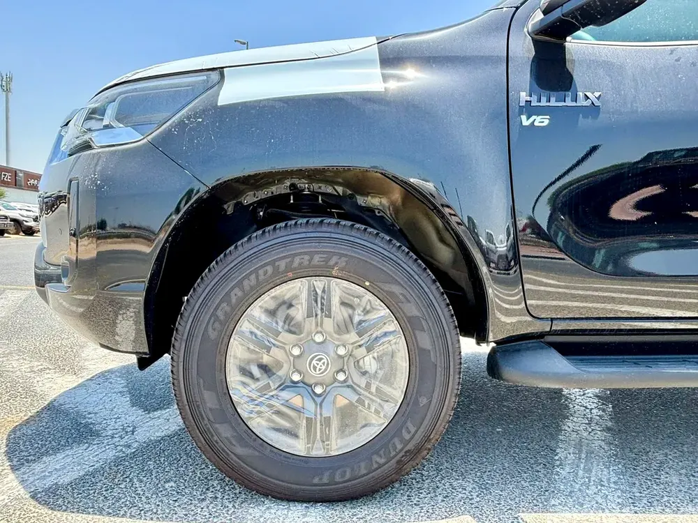 Toyota Hilux SR5 2026 - GCC Specs - Brand New! - Image 4