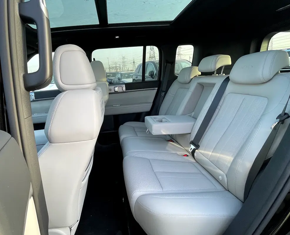 2025 BYD Leopard 7 Ultra 1.5T Plug-in Hybrid AWD - Image 12