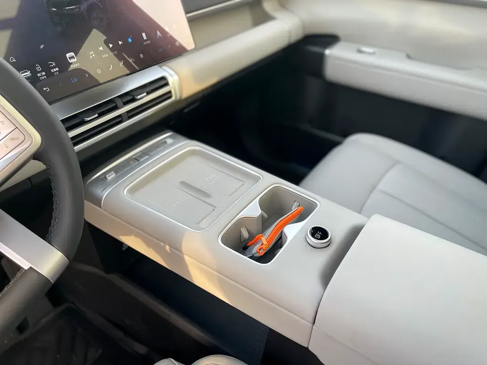 2025 BYD Leopard 7 Ultra 1.5T Plug-in Hybrid AWD - Image 13