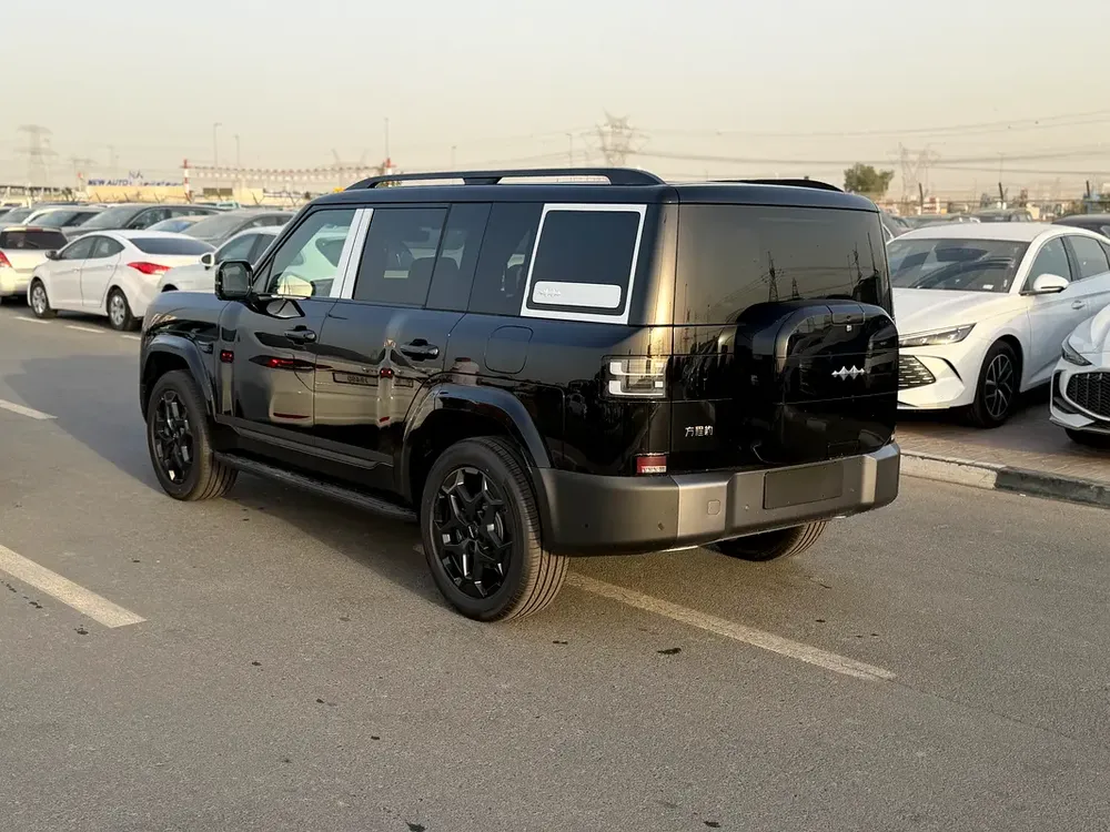 2025 BYD Leopard 7 Ultra 1.5T Plug-in Hybrid AWD - Image 5