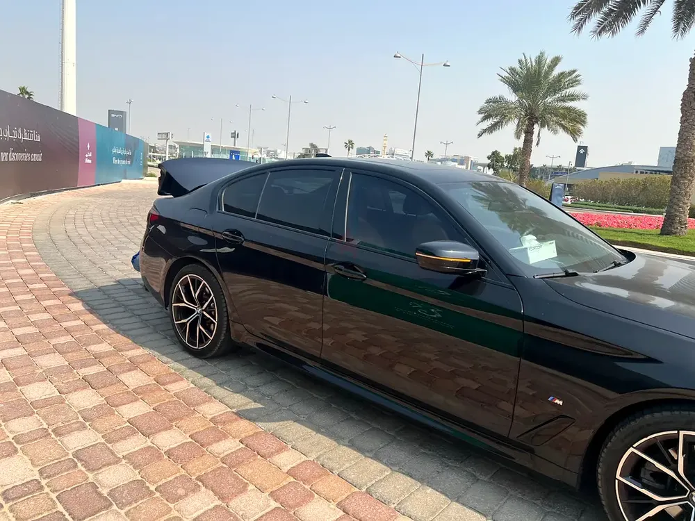 BMW 520i 2023, GCC Specs, Like New - Image 5