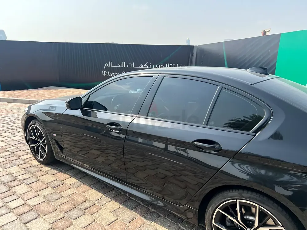 BMW 520i 2023, GCC Specs, Like New - Image 8
