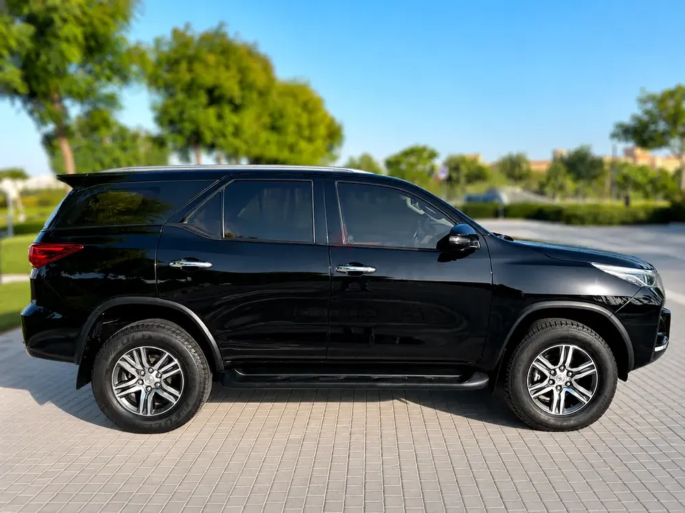 Toyota Fortuner 2021 - EXR 2.7L | GCC Specs | Accident-Free | Original Paint - Image 6