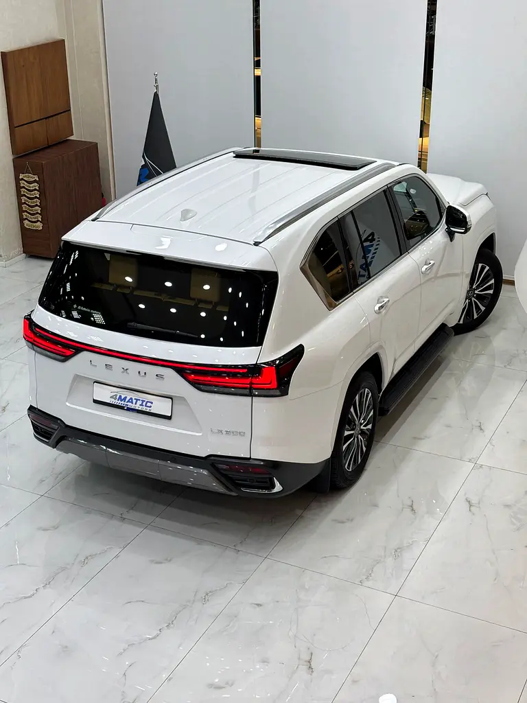 Lexus LX 600 - Image 10