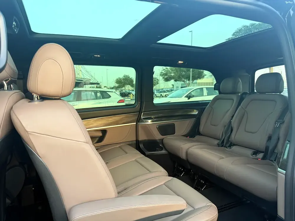 2023 Mercedes-Benz V-Class V 250 GCC Specs Luxury Passenger Van - Image 10