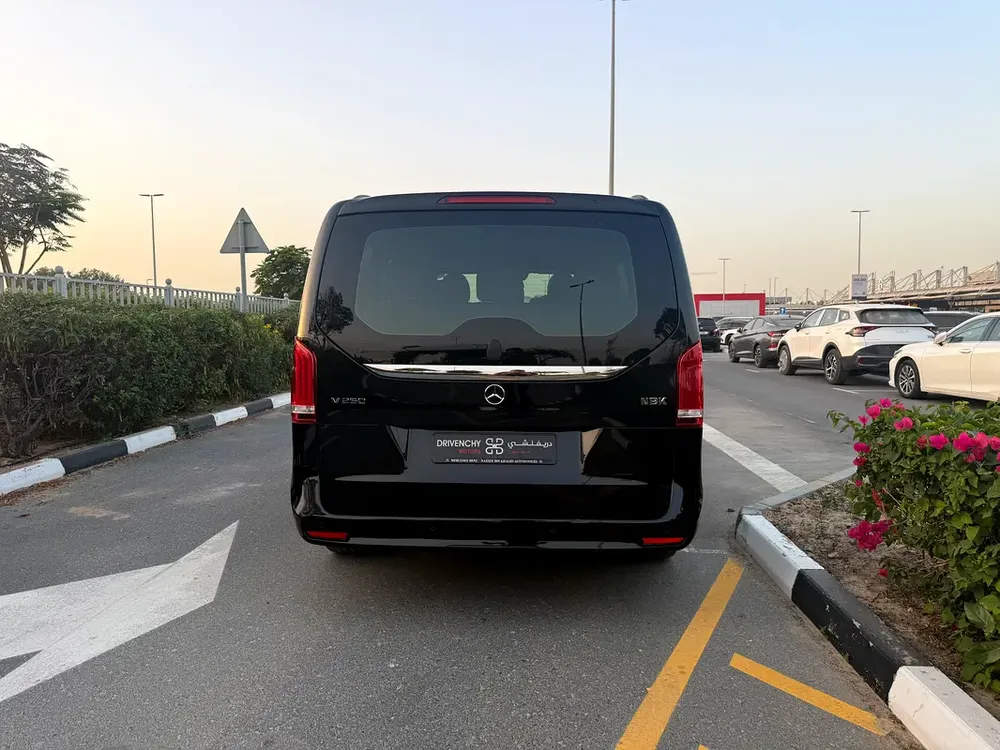2023 Mercedes-Benz V-Class V 250 GCC Specs Luxury Passenger Van - Image 4