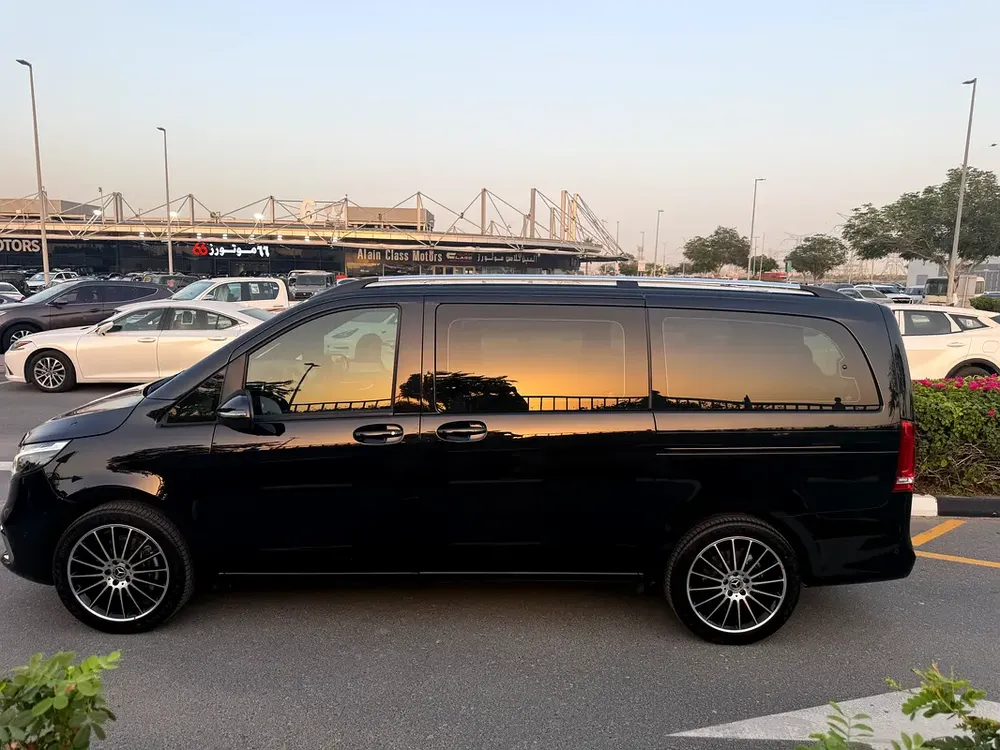 2023 Mercedes-Benz V-Class V 250 GCC Specs Luxury Passenger Van - Image 6