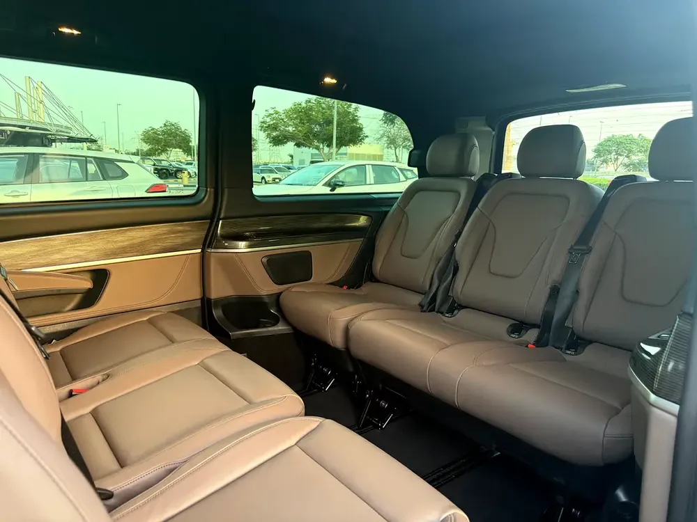 2023 Mercedes-Benz V-Class V 250 GCC Specs Luxury Passenger Van - Image 8