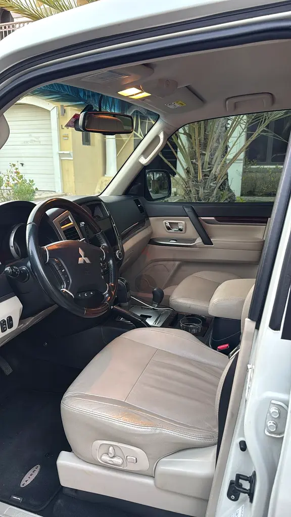 MITSUBISHI PAJERO SIGNATURE | 2020 | GCC SPECS | 3.8L V6 | NO ACCIDENTS - Image 7