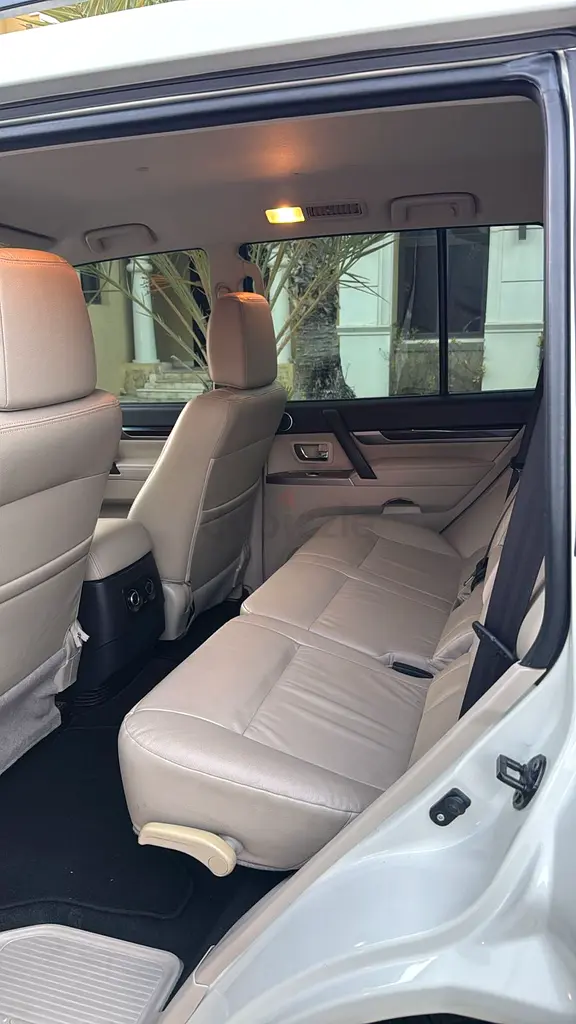 MITSUBISHI PAJERO SIGNATURE | 2020 | GCC SPECS | 3.8L V6 | NO ACCIDENTS - Image 8