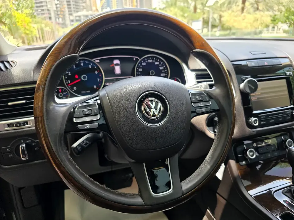 Volkswagen Touareg SEL 2015 GCC Specs, Panoramic Sunroof - Image 16