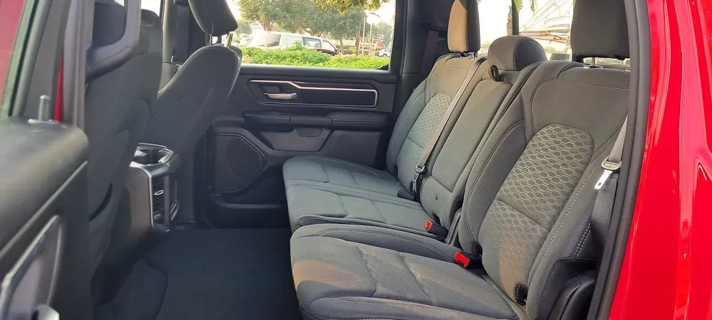 DODGE RAM 1500 SST BIG HORN 2025 V6 3.0L TWIN TURBO + GCC WARRANTY TRADING AL FUTTAIM+ ORGINAL PAINT - Image 12