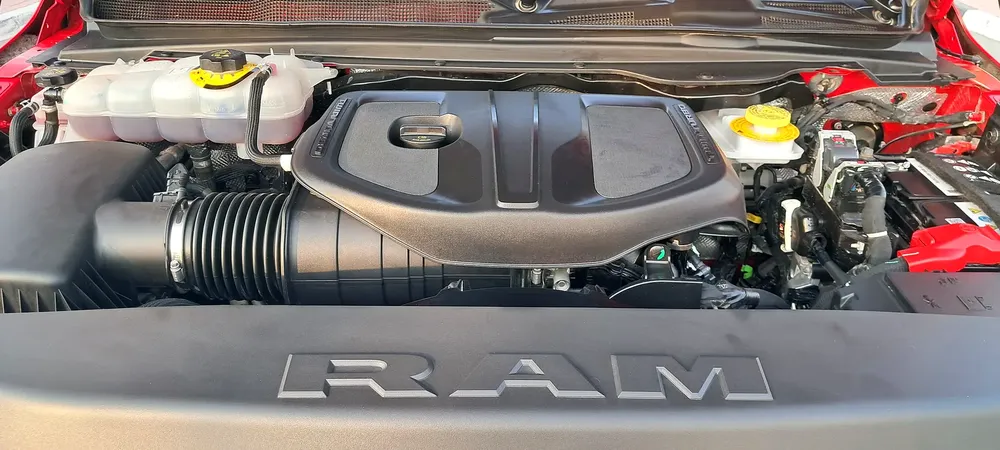 DODGE RAM 1500 SST BIG HORN 2025 V6 3.0L TWIN TURBO + GCC WARRANTY TRADING AL FUTTAIM+ ORGINAL PAINT - Image 5