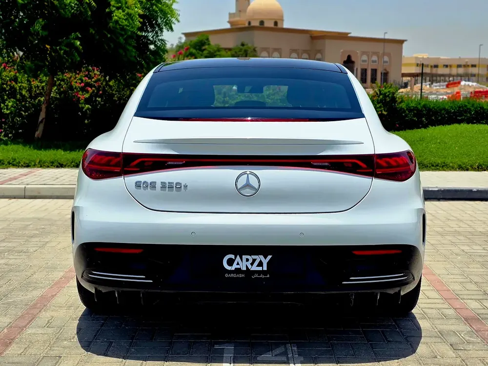 Mercedes-Benz EQE 350+ AMG Line Plus Sedan 2022 | GCC Specs | Low KM | Full Option | Warranty - Image 6