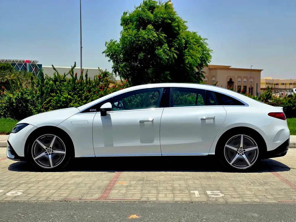 Mercedes-Benz EQE 350+ AMG Line Plus Sedan 2022 | GCC Specs | Low KM | Full Option | Warranty - Image 7