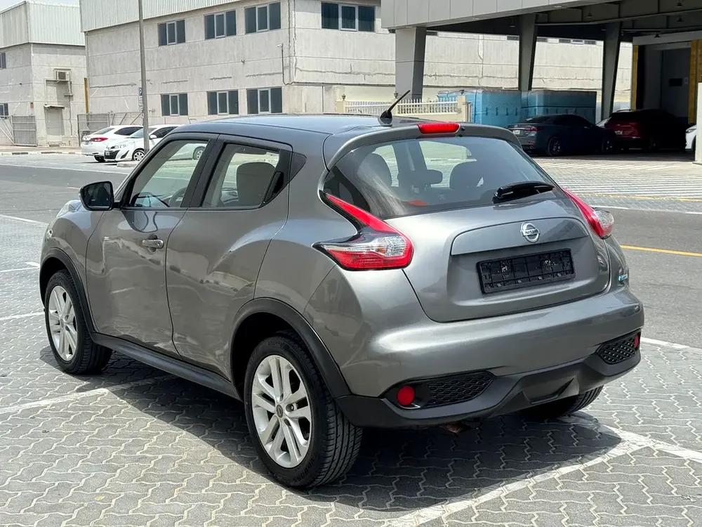 Nissan Juke SV 2016 - GCC Specs -  SUV single owner - Image 4