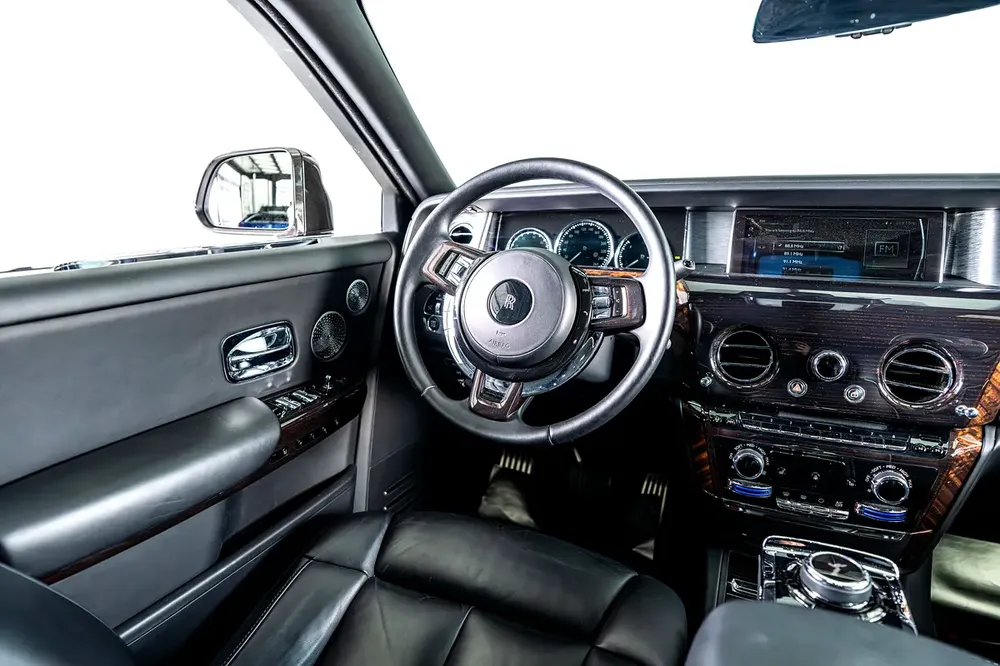 Rolls Royce Phantom-Diamond Grey Exterior Color-24 Inch Chrome Rims-Star Light System - Image 14