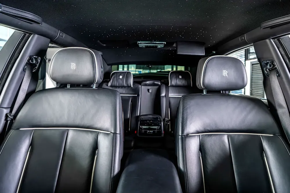 Rolls Royce Phantom-Diamond Grey Exterior Color-24 Inch Chrome Rims-Star Light System - Image 16