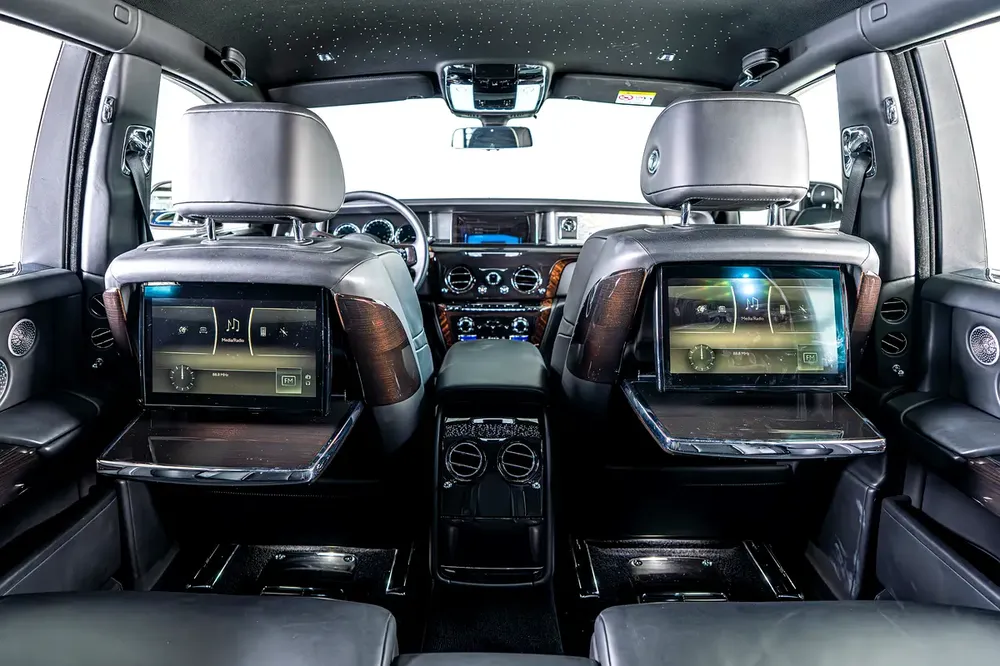 Rolls Royce Phantom-Diamond Grey Exterior Color-24 Inch Chrome Rims-Star Light System - Image 17