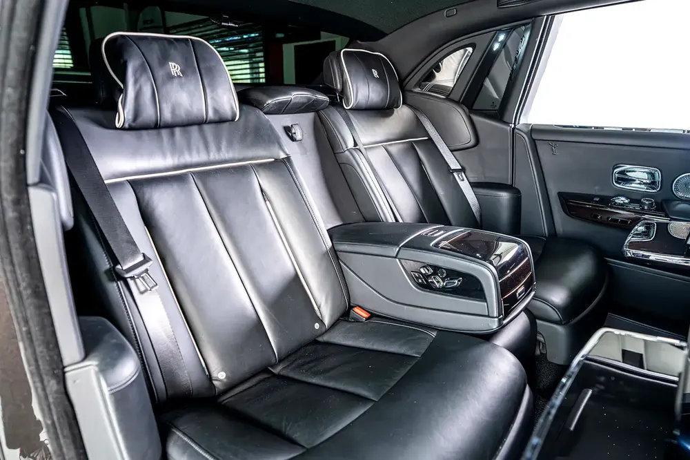 Rolls Royce Phantom-Diamond Grey Exterior Color-24 Inch Chrome Rims-Star Light System - Image 20