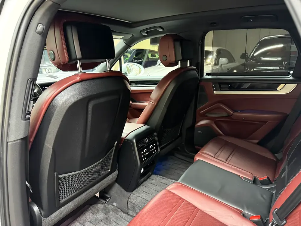 2024 Porsche Cayenne - American Specs - Brand New - Image 13