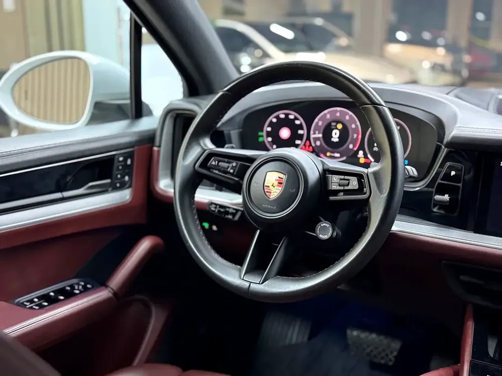 2024 Porsche Cayenne - American Specs - Brand New - Image 9