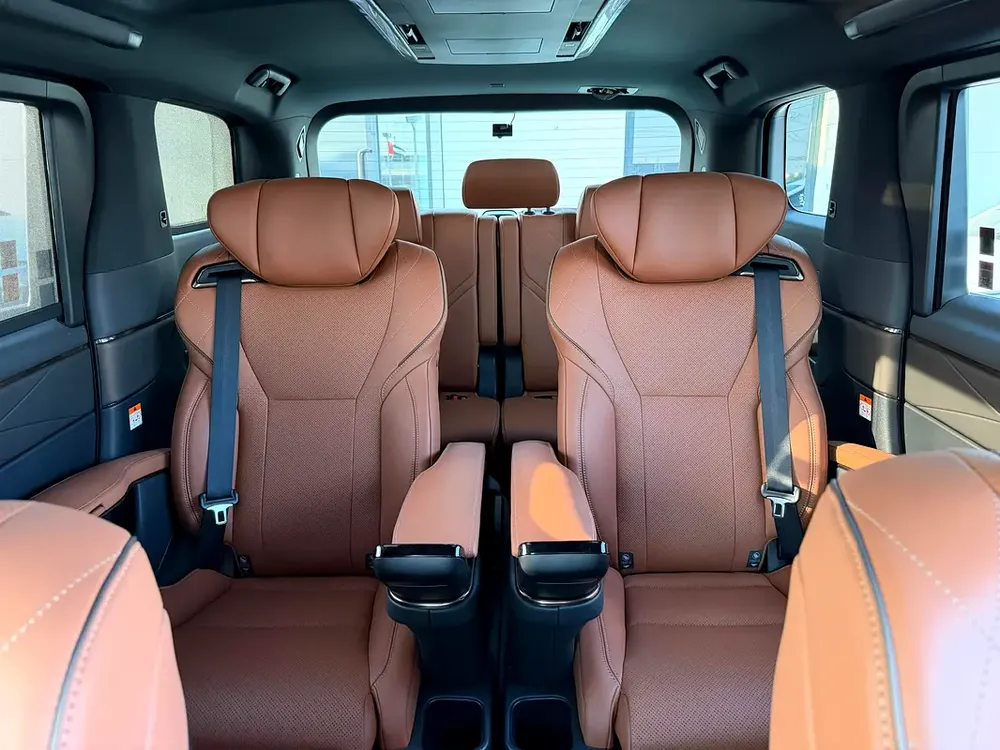Toyota Alphard 2.5L HEV 2025 EXECUTIVE LOUNGE - Export Price @ 362,000 AED - Image 10