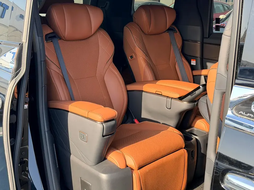 Toyota Alphard 2.5L HEV 2025 EXECUTIVE LOUNGE - Export Price @ 362,000 AED - Image 17