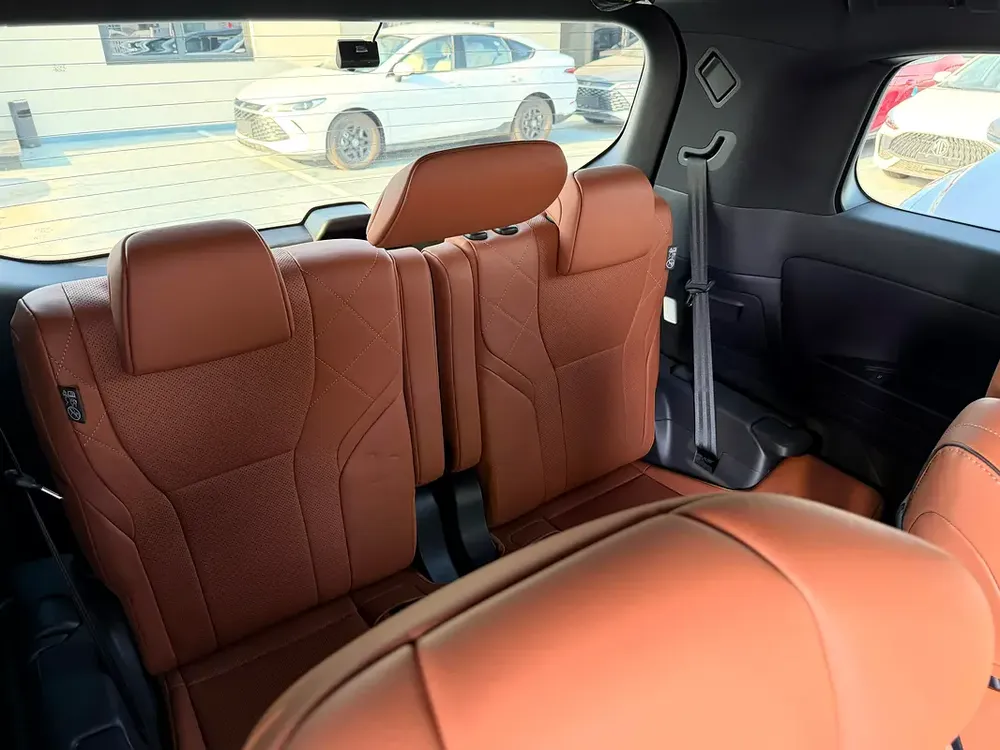 Toyota Alphard 2.5L HEV 2025 EXECUTIVE LOUNGE - Export Price @ 362,000 AED - Image 20