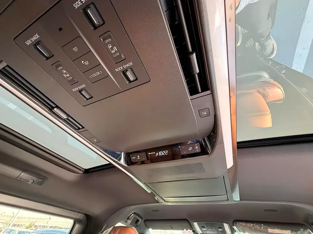 Toyota Alphard 2.5L HEV 2025 EXECUTIVE LOUNGE - Export Price @ 362,000 AED - Image 8