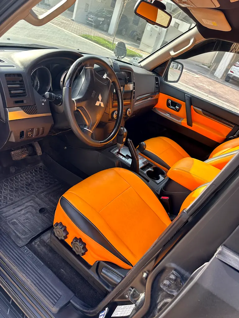 Mitsubishi Pajero black mat - Image 14