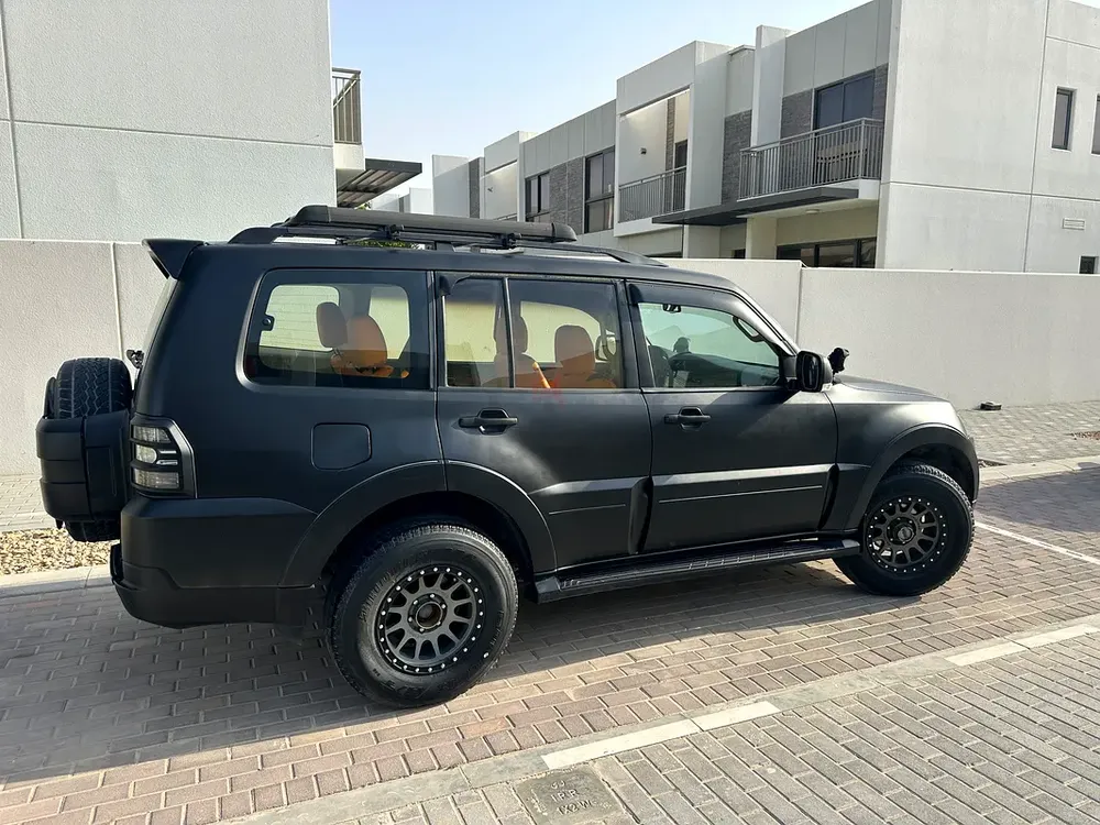 Mitsubishi Pajero black mat - Image 18