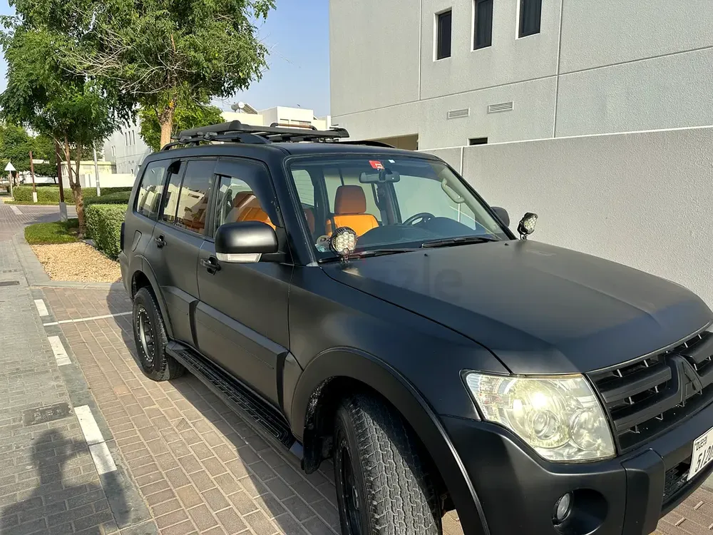 Mitsubishi Pajero black mat - Image 5