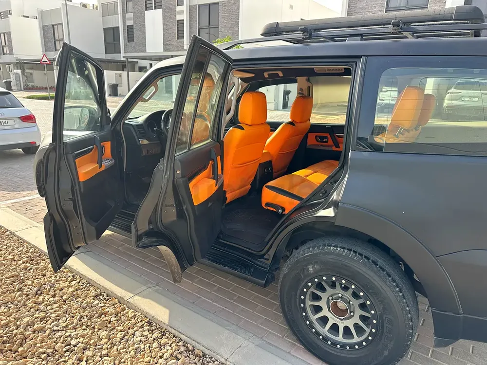 Mitsubishi Pajero black mat - Image 8