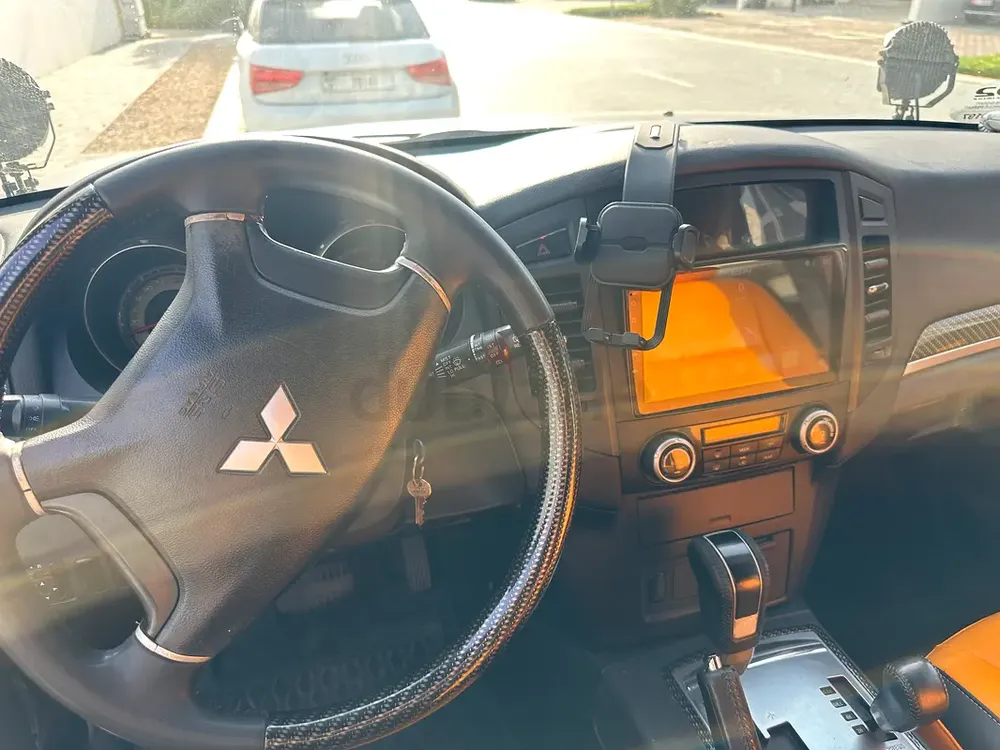 Mitsubishi Pajero black mat - Image 9