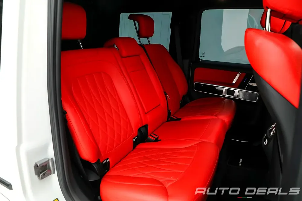 2025 Mercedes Benz G 63 AMG Manufaktur | GCC Specs | Under Warranty | Service Contract | Low Mileage - Image 18