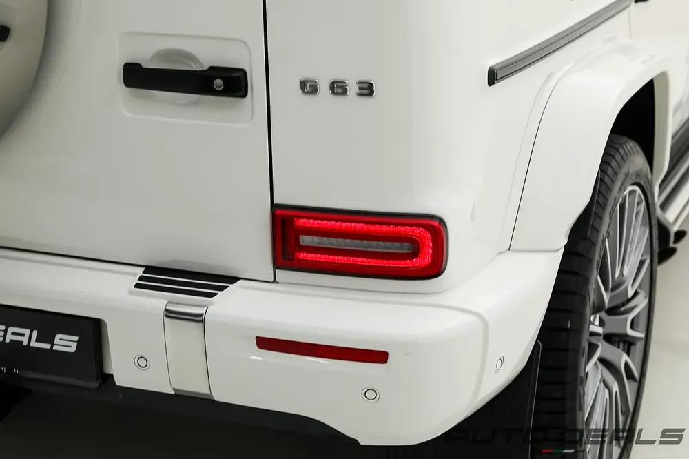 2025 Mercedes Benz G 63 AMG Manufaktur | GCC Specs | Under Warranty | Service Contract | Low Mileage - Image 9