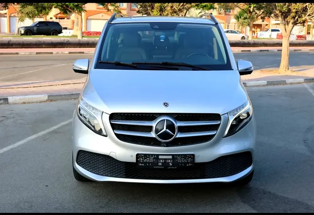 V250 - GCC SPECS - ACCIDENT FREE - FULL SERVICE HISTORY - UNDER WARRANTY - EXCELENT CONDITION - - Image 6